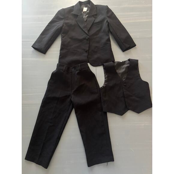 Gino Giovanni Boys Suit Size 5 Three piece Black - Picture 1 of 2